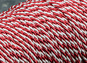 legatoria Cordoncino 2mm, viscosa, ROSSO/BIANCO a 3 capi, spessore 2 mm, doppio ritorto, in viscosa. Cordoncino ideale per abbellimenti in campo cartotecnico e per il confezionamento di men, libretti matrimonio, bomboniere. .