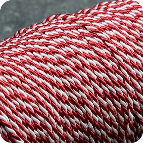 legatoria Cordoncino 2mm, viscosa, ROSSO-BIANCO a 3 capi, spessore 2 mm, doppio ritorto, in viscosa. Cordoncino ideale per abbellimenti in campo cartotecnico e per il confezionamento di men�, libretti matrimonio, bomboniere. .