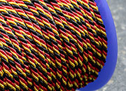 legatoria Cordoncino 2mm, viscosa, NERO/ROSSO/ORO a 3 capi, spessore 2 mm, doppio ritorto, in viscosa. Cordoncino ideale per abbellimenti in campo cartotecnico e per il confezionamento di men, libretti matrimonio, bomboniere. .