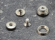 legatoria Viti sepolte con rondella. 3.5mm NICHELATE, lunghezza 3.5 mm, testa diametro 10mm, tubetto diametro 5mm, una testa fissa ed una mobile. Per lunghezza, si intende la distanza INTERNA tra le due teste. Misure rondella interna: 6mm. Esterna: 13mm  LEG3431