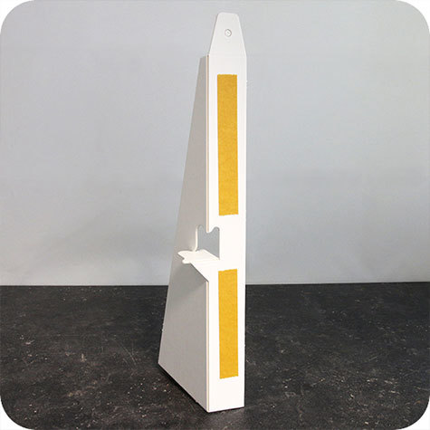 legatoria Piedinoposteriorereggicartello A4 (110 x 290 mm) BIANCO, in cartone spesso 1mm, con strip autoadesivo. Per realizzare cartelli da banco e da vetrina.