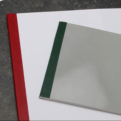 legatoria NastroAutoadesivo bordaDorso, 19mm, BLU nastro speciale in carta telata per ricoprire il dorso di blocchi pinzati. Elegante effetto tessuto, spessore 200 micron. Utilizzato nelle industrie grafiche per bordature e dorsature di libri, registri, quaderni, blocchi per assegni e formulari.