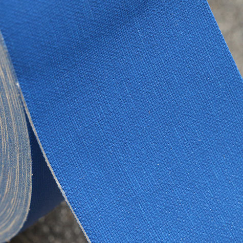 legatoria Nastro autoadesivo borda dorso, 50mm BLU, nastro speciale telato per ricoprire il dorso di blocchi pinzati. Elegante effetto lino, verniciato sulla superficie, spessore 300 micron. Utilizzato nelle industrie grafiche per bordature e dorsature di libri, registri, quaderni, blocchi per assegni e formulari.