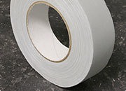 legatoria Nastro autoadesivo borda dorso, 50mm GRIGIO, nastro speciale telato per ricoprire il dorso di blocchi pinzati. Elegante effetto lino, verniciato sulla superficie, spessore 300 micron. Utilizzato nelle industrie grafiche per bordature e dorsature di libri, registri, quaderni, blocchi per assegni e formulari LEG3486