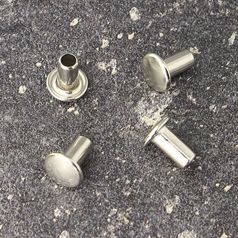 legatoria Rivetto autoperforante NICHELATO, testa diametro 7 mm, diametro asta 4mm, lunghezza asta 6 mm, spessore rivettabile 0-4 mm.