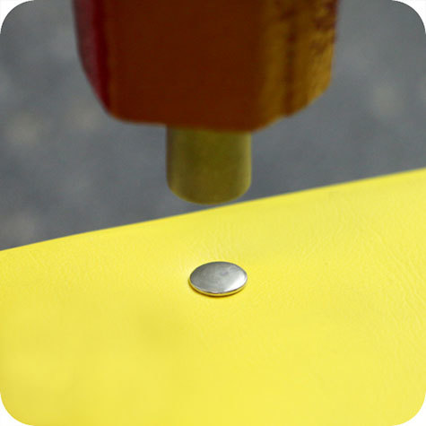 legatoria Rivetto autoperforante NICHELATO, testa diametro 7 mm, diametro asta 4mm, lunghezza asta 6 mm, spessore rivettabile 0-4 mm.