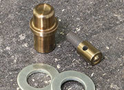 legatoria Punzoni applicazione rivetto autoperforante Per rivetti con asta diametro 4 e diametro testa 7mm. Matrice superiore con filettatura M6. Matrice inferiore per sede diametro 12,2 mm. I rivetti si applicano sul punzone superiore.