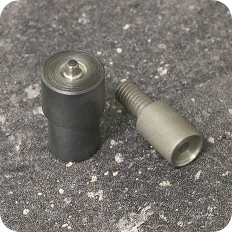 legatoria Punzoni applicazione rivetto autoperforante Per rivetti con asta diametro 4 e diametro testa 8mm. Matrice superiore con filettatura M6. Matrice inferiore per sede diametro 12,2 mm. I rivetti si applicano sul punzone superiore.