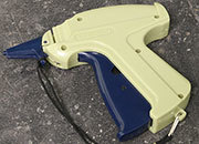 legatoria Pistola sparafili ARROW 9S completa di ago lungo: 20mm diametro: 2mm. Profilo liscio e preciso per prevenire il rischio di smagliature. Possono essere utilizzati in tutta sicurezza su prodotti e tessuti. LEG3529