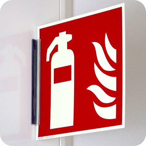 legatoria Porta cartellino magentico 150x25mm TRASPARENTE, plastica rigida con angolo di 90 gradi, base magnetica .