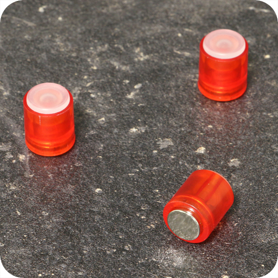 legatoria Bottoni magnetici diametro10mm. ROSSOtrasparente. cilindrici TRASPARENTE ROSSO. Diametro magnete 10mm, diametro cilindro 14mm, altezza cilindro19mm. Calamita con grado magnetico N38 (forza di attrazione massima:1900g).