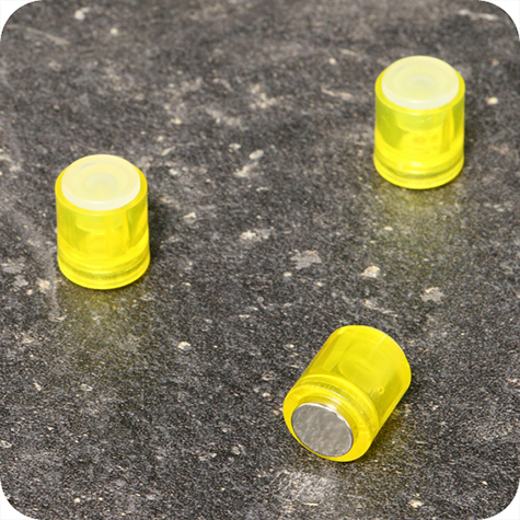 legatoria Bottoni magnetici diametro10mm. GIALLIOtrasparente. cilindrici TRASPARENTE GIALLO. Diametro magnete 10mm, diametro cilindro 14mm, altezza cilindro19mm. Calamita con grado magnetico N38 (forza di attrazione massima:1900g).