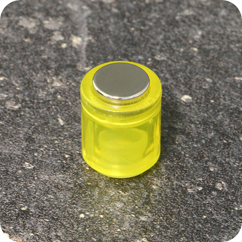 legatoria Bottoni magnetici diametro10mm. GIALLIOtrasparente. cilindrici TRASPARENTE GIALLO. Diametro magnete 10mm, diametro cilindro 14mm, altezza cilindro19mm. Calamita con grado magnetico N38 (forza di attrazione massima:1900g).