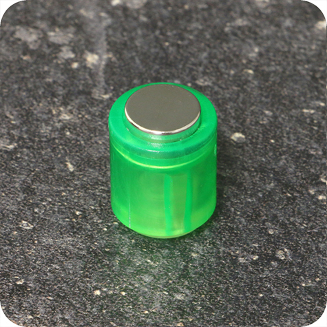legatoria Bottoni magnetici diametro10mm. VERDEtrasparente. cilindrici TRASPARENTE VERDE. Diametro magnete 10mm, diametro cilindro 14mm, altezza cilindro19mm. Calamita con grado magnetico N38 (forza di attrazione massima:1900g).