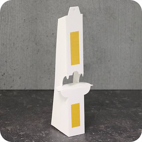 legatoria Piedino DOPPIO,�posteriore�A5 (130x200mm) BIANCO. Ideale per realizzare cartelli espositivi da banco. Cartone spesso 1mm, con doppio strip autoadesivo .