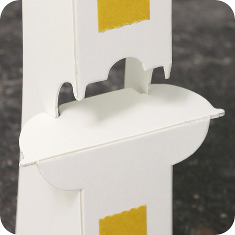 legatoria Piedino DOPPIO,�posteriore�A5 (130x200mm) BIANCO. Ideale per realizzare cartelli espositivi da banco. Cartone spesso 1mm, con doppio strip autoadesivo .