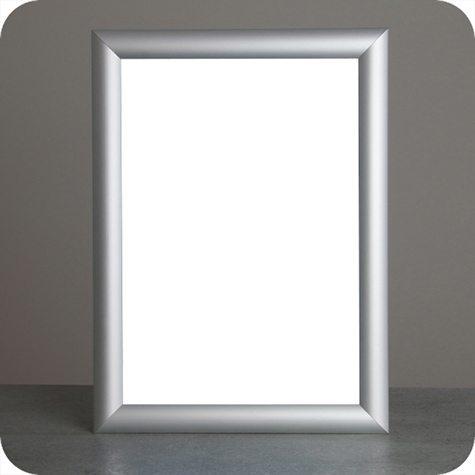 legatoria Cornice alluminio a scatto, A4 AUTOADESIVA mediante nastro biadesivo in schiuma di PE, largo: 19mm, spessore: 1mm. Per fogli di dimensione A4(210x297mm). Dimensioni esterne: 240x330mm. Area visibile: 190x280mm. Profilo: 25mm. La cornice � dotata di foglio protettivo in PVC trasparente antiriflesso..