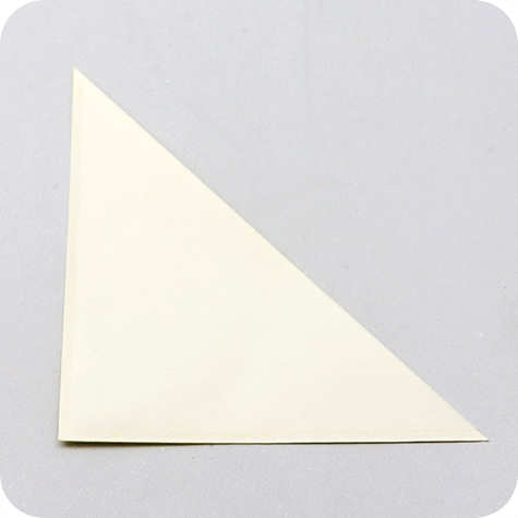 legatoria Tasca triangolare autoadesiva in carta, 140x140mm Corner pocket. Busta triangolare isoscele adesiva in carta bianca kraft da 80gr-mq (margine 5-8 mm), per inserire listini prezzi, offerte o altri fogli singoli in raccoglitori ad anelli, cataloghi, depliant, ecc.. .