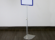 legatoria Locandina con piantana A4, BLU Asta in alluminio, regolabile da 30 a 50cm. Base: 210x160mm LEG3601