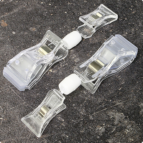 legatoria Doppia molletta Piccola-Grande altezza 115mm TRASPARENTE in policarbonato. Composta da 2 mollette, 1 PICCOLA (38x21mm) e 1 GRANDE (63x25mm) collegate da giunto a sfera. Altezza totale 115mm.