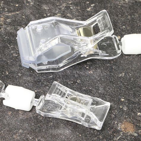 legatoria Doppia molletta Piccola-Grande altezza 115mm TRASPARENTE in policarbonato. Composta da 2 mollette, 1 PICCOLA (38x21mm) e 1 GRANDE (63x25mm) collegate da giunto a sfera. Altezza totale 115mm.