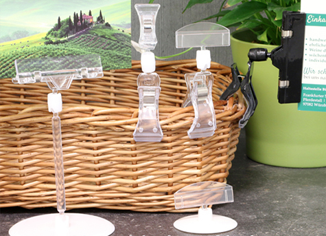 legatoria Doppia molletta GRANDE-Portacartellino altezza 200mm TRASPARENTE in policarbonato. Composta da 2 mollette, 1 GRANDE (58x25mm) e 1 PORTACARTELLINO (50x15mm) collegate da DOPPIO giunto a sfera e gambetto da 90mm. Altezza totale 200mm.