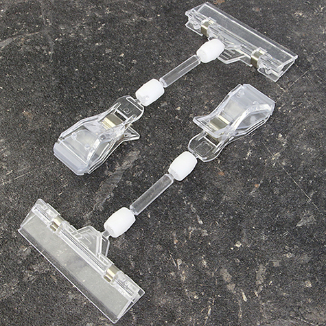 legatoria Doppia molletta GRANDE-PortacartellinoGRANDE altezza 160mm TRASPARENTE in policarbonato. Composta da 2 mollette, 1 GRANDE (58x25mm) e 1 PORTACARTELLINOgrande (80x15mm) collegate da DOPPIO giunto a sfera e gambetto da 38mmc . Altezza totale 160mm.