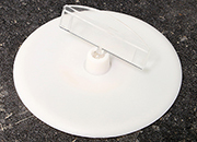 legatoria Porta cartellino con clip 90x50mm TRASPARENTE. Con base cilindrica  AUTOADESIVA di 90mm e clip di ancoraggio snodabile. Altezza 50mm LEG3621