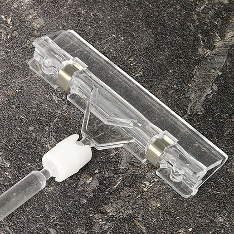 legatoria Porta cartellino con clip 90x150mm TRASPARENTE. Con base cilindrica  AUTOADESIVA di 90mm e clip di ancoraggio snodabile. Altezza 150mm.