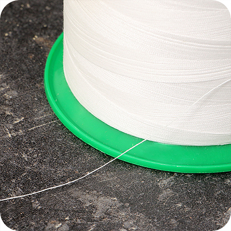 legatoria Filo refe cucitura fascicoli PB50-2 BIANCO. In poliestere ricoperto di cotone. Utilizzabile anche su macchine Aster, Smyth, Mller Martini Inventa e Ventura. .