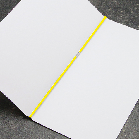 legatoria Anello elastico rivestito tessuto. 580mm GIALLO, spessore 2mm, le due estremita sono congiunte con una chiusura metallica per formare un anello che ben si adatta a rilegare dei fogli formato A4 (297mm).