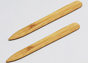 legatoria Pieghetta BAMBOO, 195mm, 1puntaAcuminata, 1puntaArrotondata Per piegare e lisciare Lunghezza 195mm. Attrezzo indispensabile al legatore per ogni operazione di piegatura e per formare il canaletto.