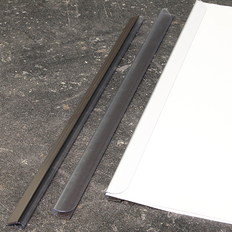 legatoria Dorsetto, dorsino rilegafogli magnetico 29,7cm TRASPARENTE, magnetizzato sul retro per fissaggio su superfici in ferro. Lunghezza 29,7cm (per formato A4), profondit� di legatura 15mm. Rilega 30-40 fogli da 80 gr x mq. In PVC rigido. Angoli arrotondati sul lato anteriore.