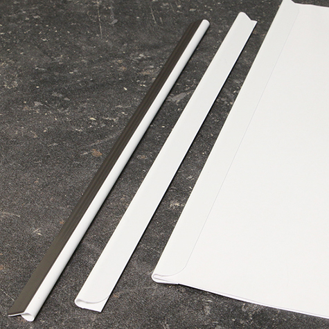 legatoria Dorsetto, dorsino rilegafogli magnetico 29,7cm BIANCO, magnetizzato sul retro per fissaggio su superfici in ferro. Lunghezza 29,7cm (per formato A4), profondit� di legatura 15mm. Rilega 30-40 fogli da 80 gr x mq. In PVC rigido. Angoli arrotondati sul lato anteriore.