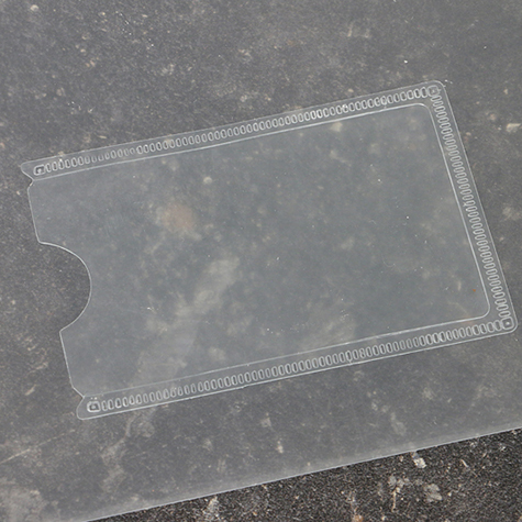 legatoria Busta bottone, A4, card-pocket TRASPARENTE, in polipropilene da 180 micron, aperta sul lato lungo, formato A4 (210x297mm). Con patella di chiusura a bottone e tasca porta biglietto da visita..