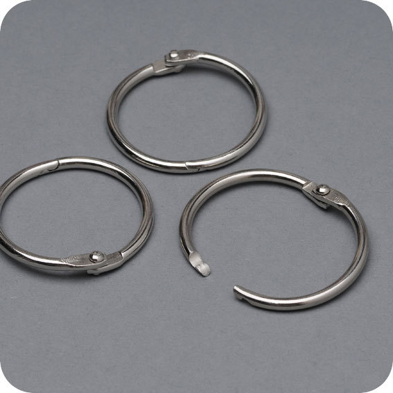 legatoria Anello apribile metallo NICHELATO 35mm NICHELATO. Diametro interno: 35mm, diametro esterno 40,10mm spessore filo: 2,80mm.