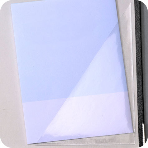 legatoria Tasca triangolare autoadesiva, 100x150mm Corner pocket. Busta triangolare adesiva in vinile trasparente (colla acrilica trasparente), lato lungo a destra, per inserire listini prezzi, offerte o altri fogli singoli in raccoglitori ad anelli, cataloghi, depliant, ecc.. .