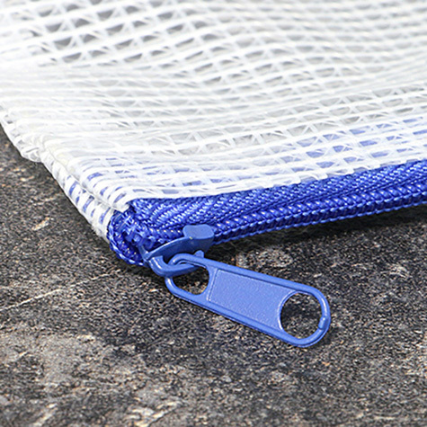 legatoria Busta B4, rinforzata con cerniera TRASPARENTE, 375x270mm, n polietilene da 220 micron, rinforzata con fibre di Nylon, aperti sul lato lungo, con cerniera BLU per chiusura .