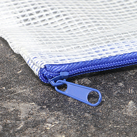 legatoria Busta A3, rinforzata con cursore TRASPARENTE, 440x320mm, in polietilene da 220 micron, rinforzata con fibre di Nylon, aperti sul lato lungo, con cerniera BLU per chiusura .