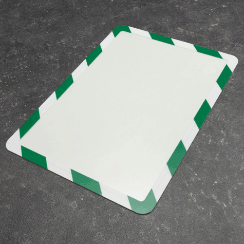 legatoria Cornice per segnalazioni antinfortunistiche, A4 VERDE-BIANCO. AUTOADESIVA mediante nastro biadesivo in schiuma di PE, largo: 19mm, spessore: 1mm. Il foglio protettivo trasparente antiriflesso  adeso con nastro magnetico di larghezza 7 mm. Per fogli di dimensione A4 (210x297mm). Dimensioni esterne: 230x318mm. Area visibile: 200x288. Altezza profilo: 25mm..