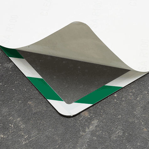 legatoria Cornice per segnalazioni antinfortunistiche, A4 VERDE-BIANCO. AUTOADESIVA mediante nastro biadesivo in schiuma di PE, largo: 19mm, spessore: 1mm. Il foglio protettivo trasparente antiriflesso  adeso con nastro magnetico di larghezza 7 mm. Per fogli di dimensione A4 (210x297mm). Dimensioni esterne: 230x318mm. Area visibile: 200x288. Altezza profilo: 25mm..