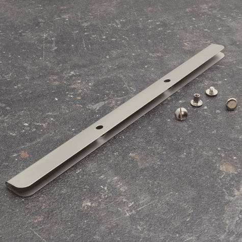 legatoria Dorsetto, dorsino rilegafogli metallico, 6mm. ARGENTO SATINATO, lunghezza 235mm, rilega fino a 6mm mediante l'ausilio di due viti di fissaggio nichelate.