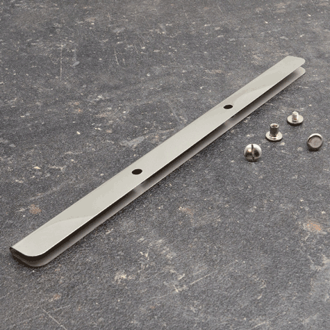 legatoria Dorsetto, dorsino rilegafogli metallico, 6mm. ARGENTO LUCIDO, lunghezza 235mm, rilega fino a 6mm mediante l'ausilio di due viti di fissaggio nichelate.
