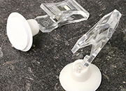 legatoria Porta cartellino con clip 40x55mm TRASPARENTE. Con base cilindrica AUTOADESIVA di 28mm e clip di ancoraggio snodabile. Altezza 55mm LEG3730