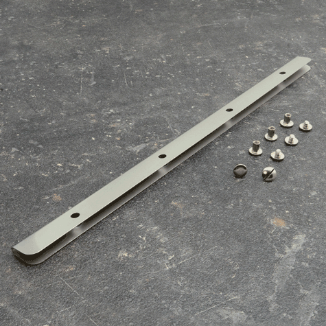 legatoria Dorsetto, dorsino rilegafogli metallico, 6mm. ARGENTO SATINATO, lunghezza 320mm, rilega fino a 6mm mediante l&lsquo;ausilio di due viti di fissaggio nichelate.