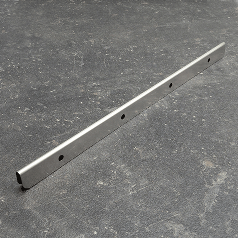 legatoria Dorsetto, dorsino rilegafogli metallico, 6mm. ARGENTO SATINATO, lunghezza 320mm, rilega fino a 6mm mediante l&lsquo;ausilio di due viti di fissaggio nichelate.