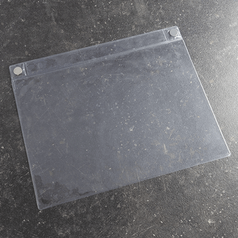 legatoria Busta con magneti TRASPARENTE, A4  TRASPARENTE. Dimensione busta 315x250mm. Dimensione massima foglio 315x218. Con due magneti al neodimio saldati allinterno del bordo di sospensione, ciascuno di 15x3,5 mm. Apertura sul lato corto. Lato superiore In PVC trasparente morbido da 250micron..