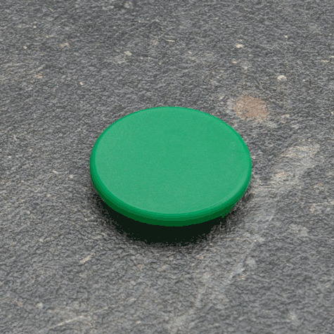 legatoria Calamita tonda VERDE, diametro 32mm Calamita rettangolare con rivestimento in plastica, VERDE. Spessore 7mm, dotato di due calamite in ferrite poste sulla superficie inferiore. Forza adesiva 800gr..