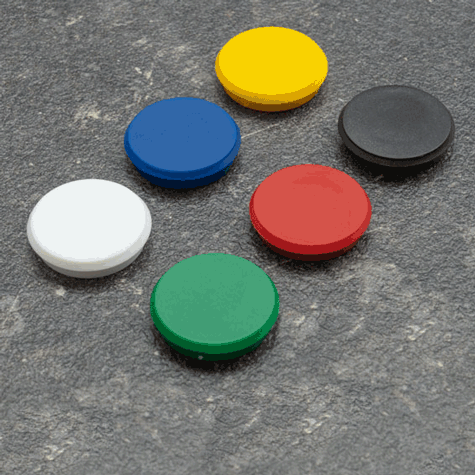 legatoria Calamita tonda VERDE, diametro 24mm Calamita rettangolare con rivestimento in plastica, NERO. Spessore 7mm, dotato di due calamite in ferrite poste sulla superficie inferiore. Forza adesiva 300gr..