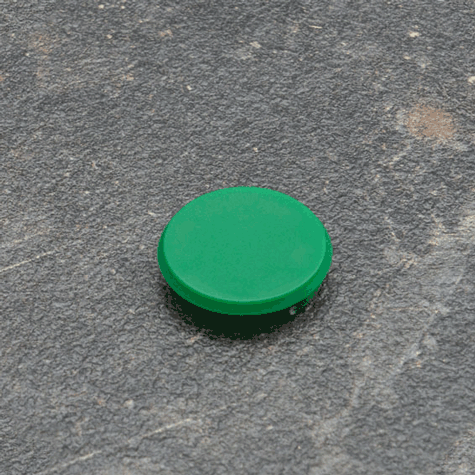 legatoria Calamita tonda VERDE, diametro 24mm Calamita rettangolare con rivestimento in plastica, NERO. Spessore 7mm, dotato di due calamite in ferrite poste sulla superficie inferiore. Forza adesiva 300gr..